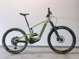 TESTNO električno kolo Santa Cruz Heckler 9 C MX GX AXS